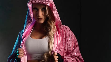 bridges boxeadora|Ebanie Bridges on being feminine in the fight world